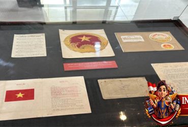 Memamerkan Dokumen Asli Tentang Bendera Nasional